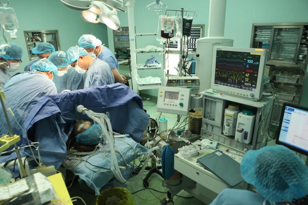 【日照市人民医院】右臂卷入机器被撕裂　6.5小时成功复活