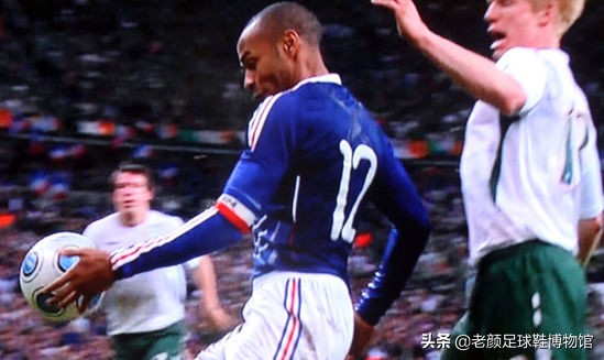 枪王加盟巴萨如愿获得欧冠，生涯唯一污点用手将法国队拍进世界杯