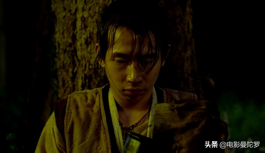 小伙喝了山里的神秘药酒,村民给小伙子喝了神奇的药酒