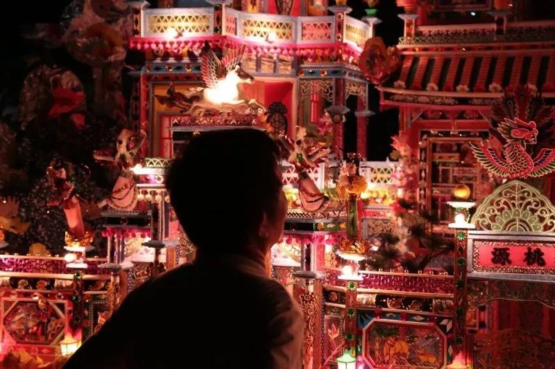 中国人烧给死人的纸扎，登上巴黎设计周，还被法国的博物馆收藏？