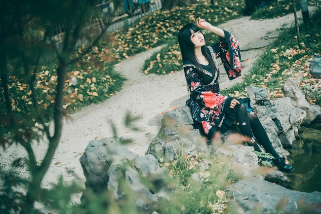 白衬衫紫色头发的二次元cosplay,最近火的cosplay二次元