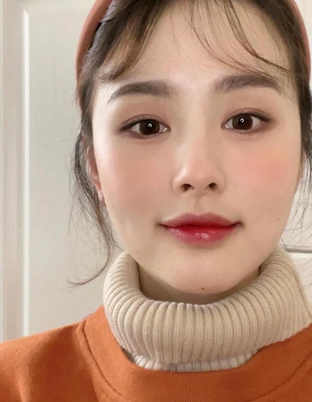 粉底上脸怎么服帖,粉底怎么上不破坏遮瑕