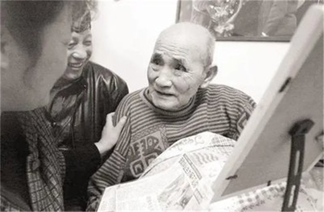 88岁白方礼：我老了，三轮车蹬不动了，这是给孩子们的最后一笔钱