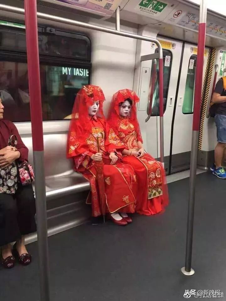 网传地铁惊现“鬼新娘”，大叔痛斥：人不人鬼不鬼！官方回应来了……