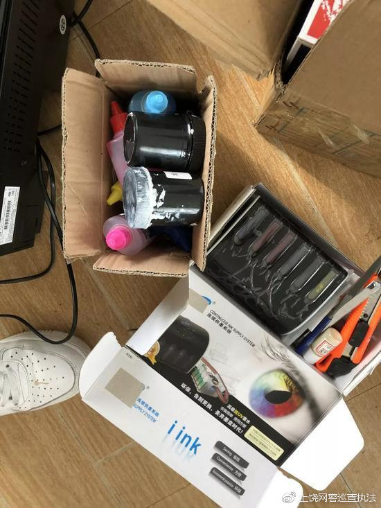 安徽男子出租屋骗婚被捕,男子在家伪造34张假币被抓