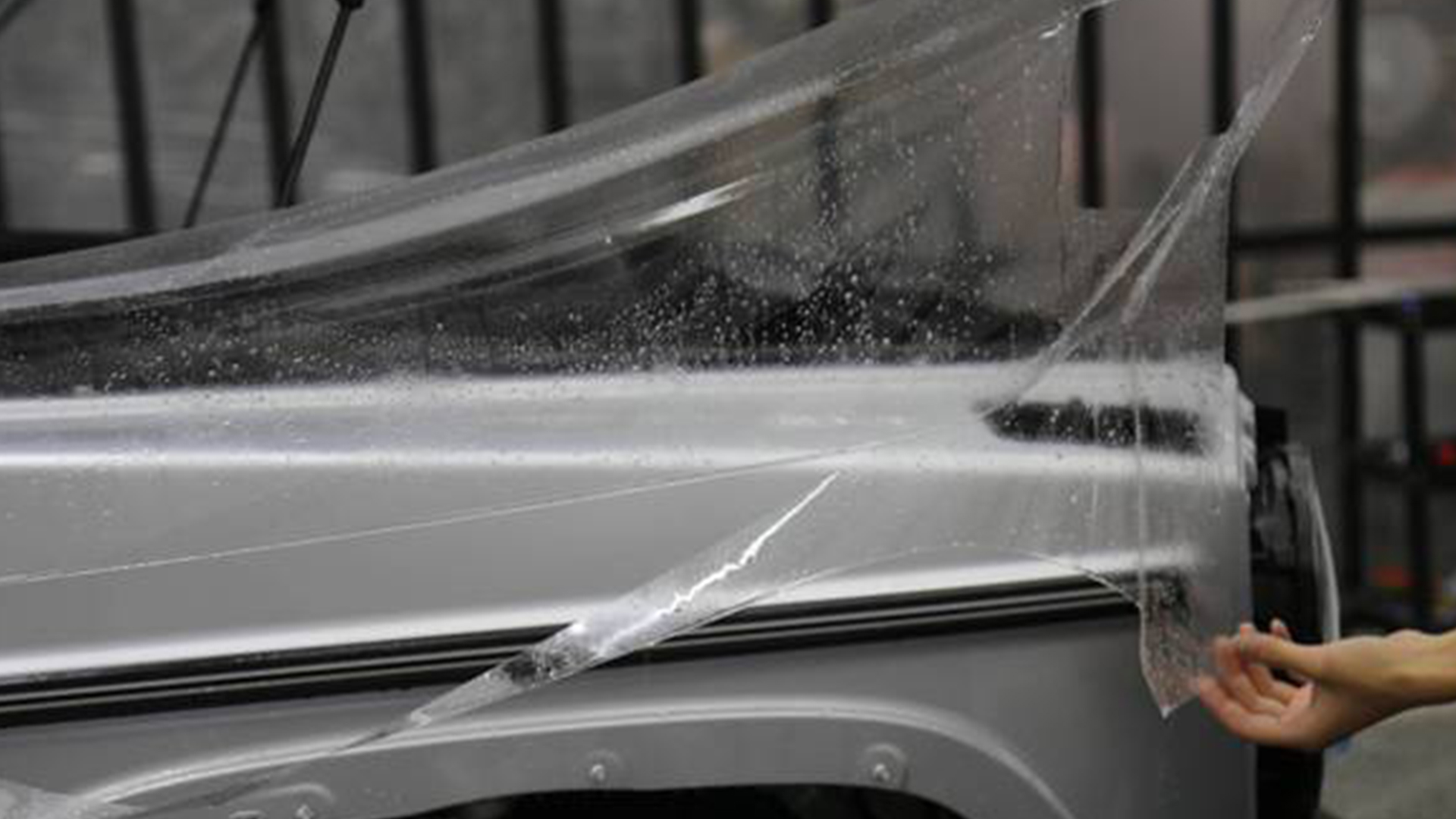 隐形车衣贴膜掉漆,贴了隐形车衣被剐蹭伤漆了怎么办