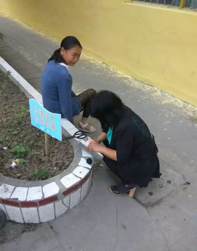 老师在生死关头17秒救下学生,生死关头老师救学生