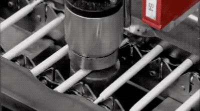 圆珠笔按下去弹不回来怎么办,圆珠笔一按就出水什么意思