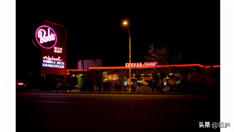 他是电影圈中的咖啡老炮，3岁开始喝咖啡，每天畅饮20杯