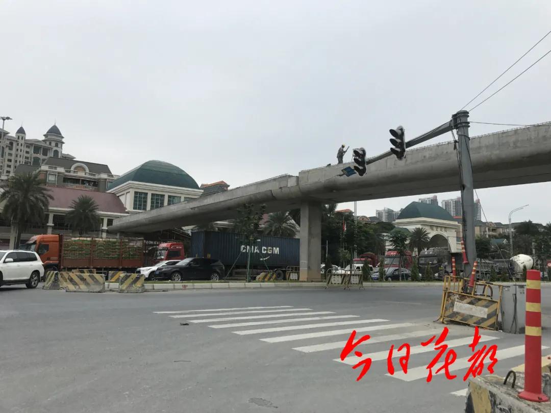 遂宁公园口人行天桥最新施工进度,雅宝新城人行天桥