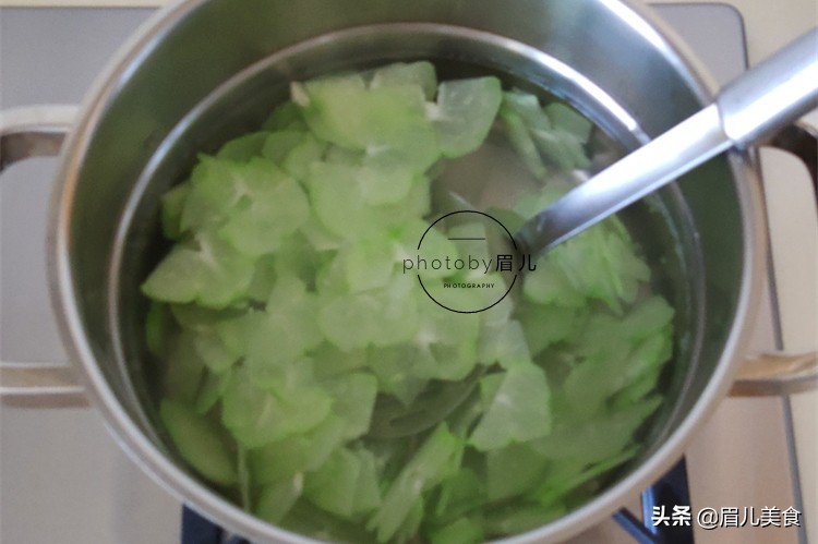 秋天减肥,这瓜别放过,仅2元一斤,拌一拌就上桌,大口吃不长肉