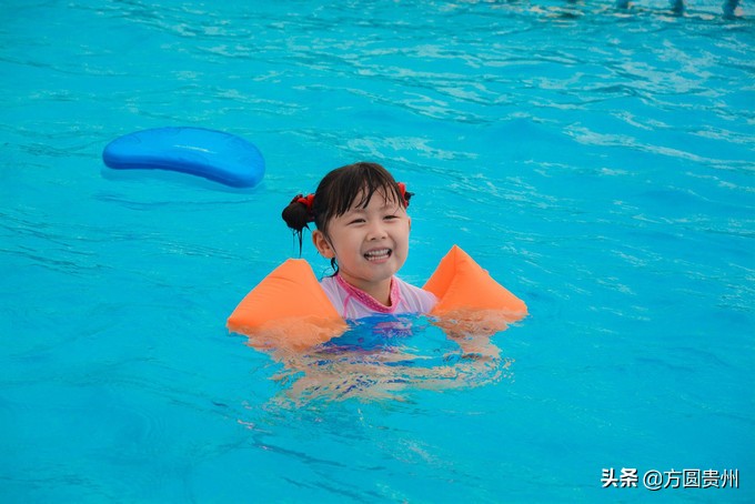 这个夏日，看这个美女如何在浙江乌村的第一百种玩法