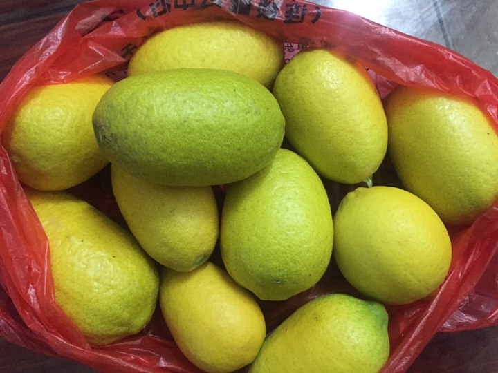 柠檬不切开保存一年的方法,柠檬不放冰箱的保存方法用罐子装