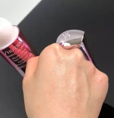 「评测」这7支美白精华,满足了敏感肌的我对提亮淡斑的所有幻想