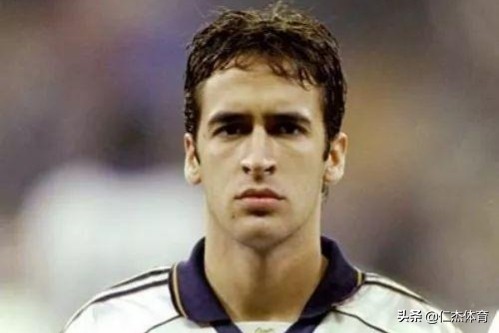 西班牙十大足球巨星现役,西班牙最帅足球明星