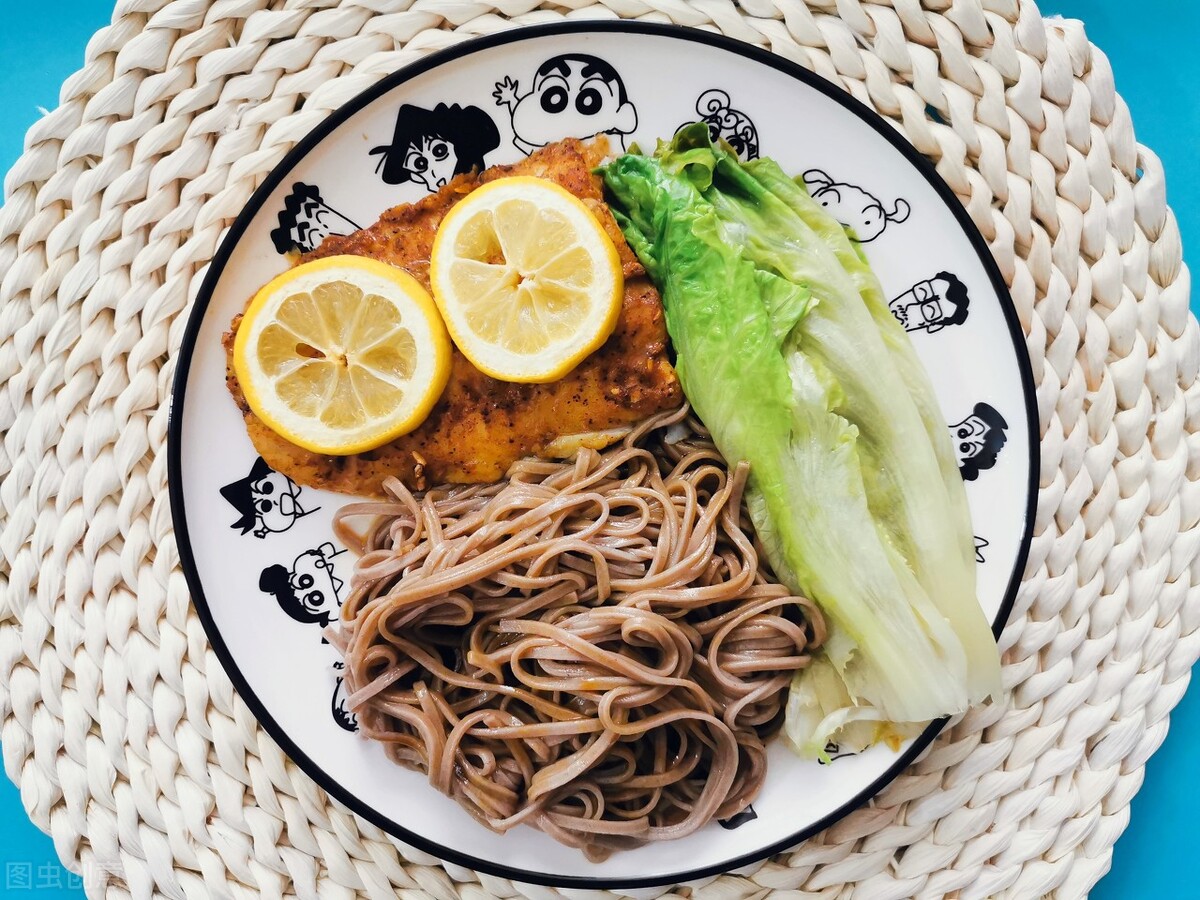 如何翘臀瘦肚子,怎么减腰侧赘肉让臀部饱满