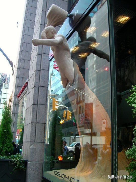 吸引顾客进店的招牌,实体店店铺橱窗怎么做才能吸引人