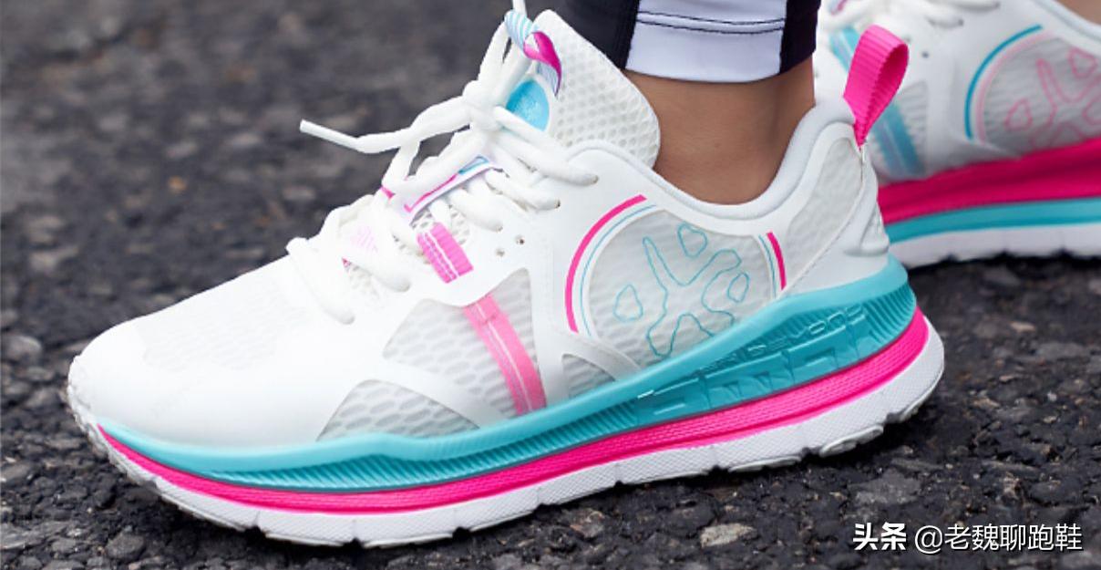 百元售价千元脚感！这3款国产跑鞋揭开了阿迪耐克的“遮羞布”