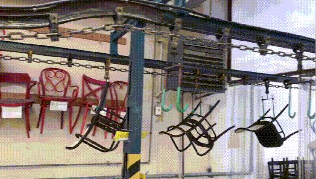 探访TON工厂看经典椅子背后的故事|疯狂24h我们去捷克干了啥？