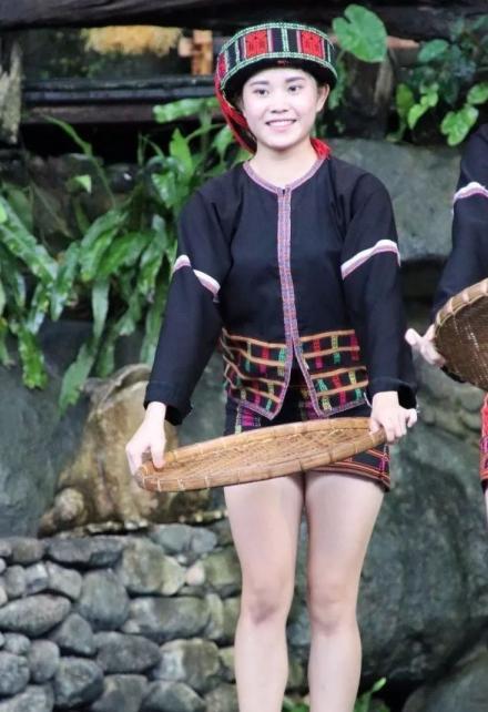 海南女人勤劳,海南原始人的真实生活