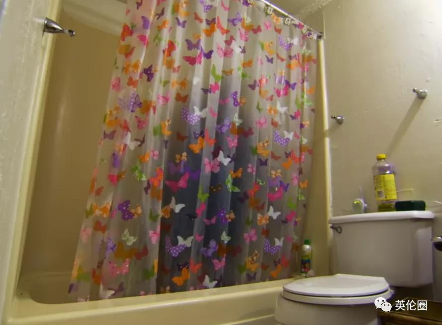 她逼全家120s洗完澡，给孩子吃过期肉...男友：我还是爱她