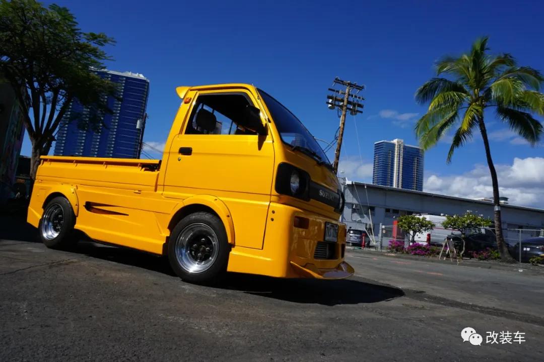 中置四驱五速手动的双门超跑，今晚我在秋名山等你