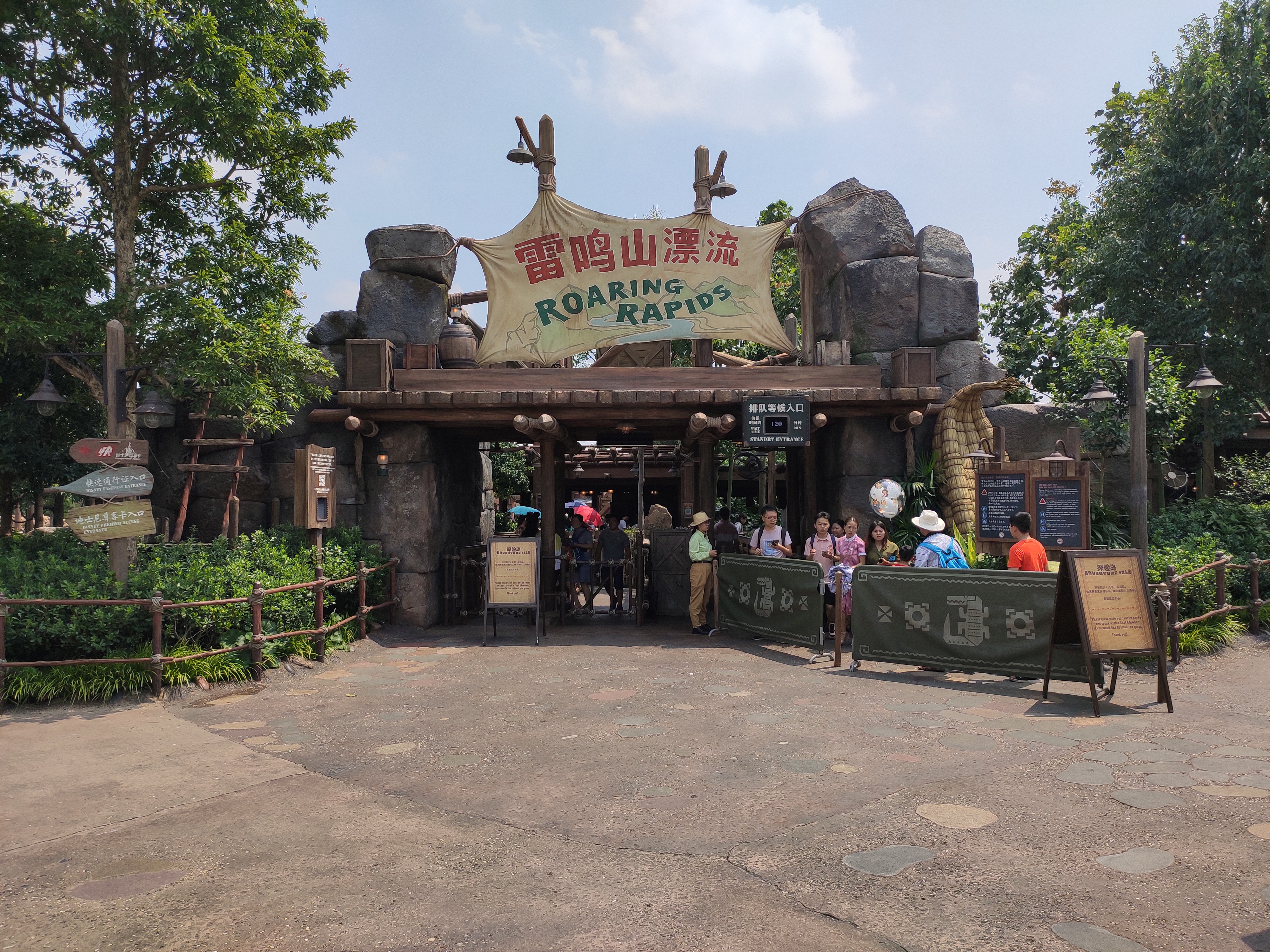 上海迪士尼一大一小旅游攻略,上海迪士尼吃住攻略讲解