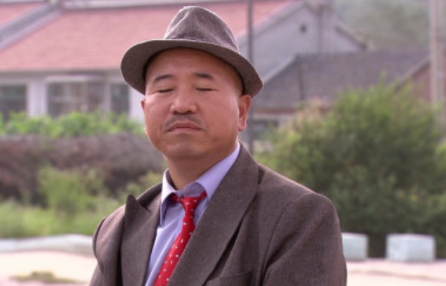 长贵和刘能在谢大脚家待一夜,长贵去世了刘能哭了