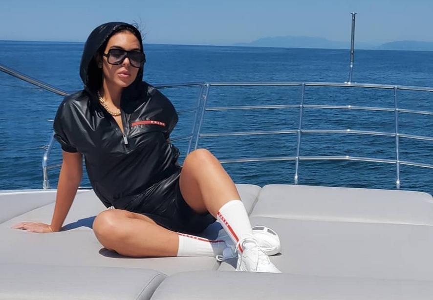 c罗袜子,c罗女友炫富