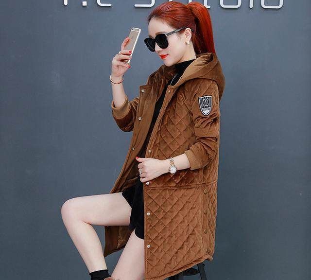 怪不得老婆把皮衣全扔了，如今流行这样的棉袄，保暖又上档次