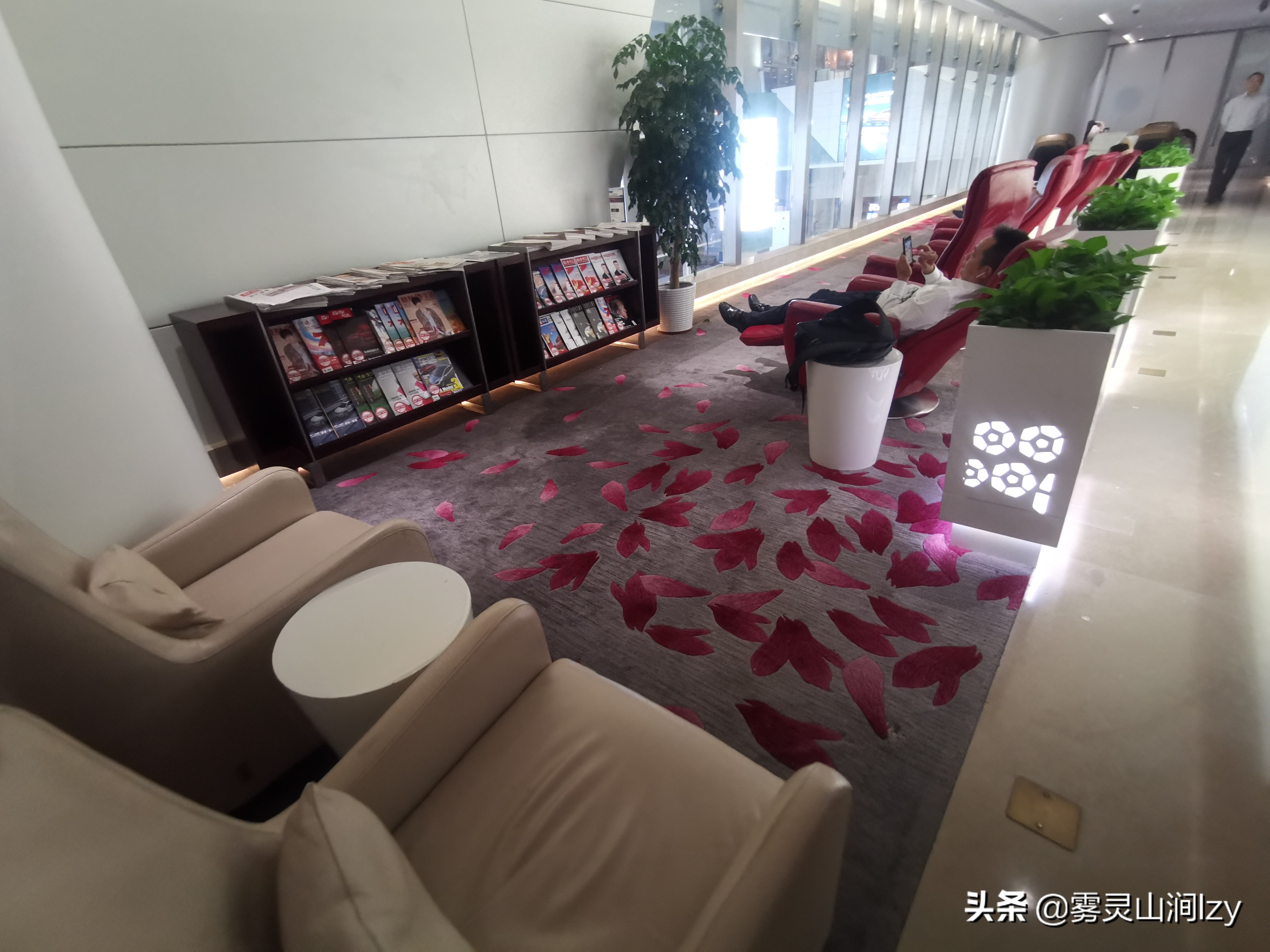 白云机场南航明珠贵宾休息室攻略,广州白云机场头等舱候机室