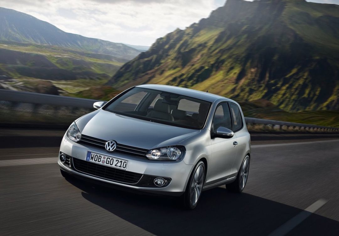 高尔夫7和高尔夫8,8代高尔夫比7代高尔夫窄