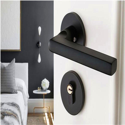 门锁不灵活滴了油进去怎么办,门锁打不开用什么油最好