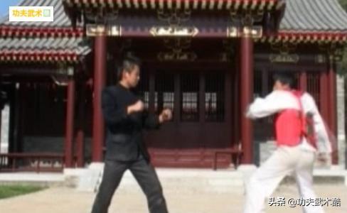 转身扫腿的正确踢法,转身后摆腿实战运用