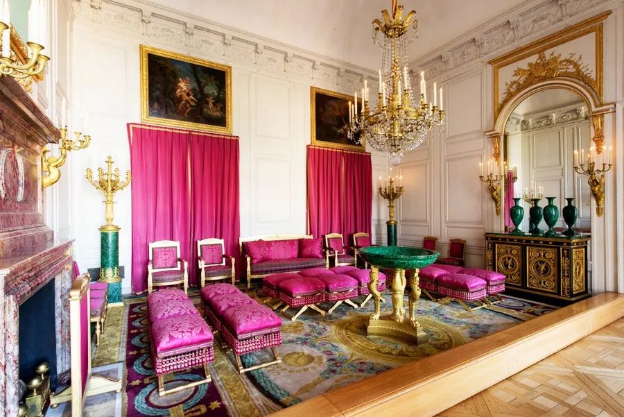 穿粉色就是娘娘腔？让小李子和猫王告诉你什么叫“油而不腻”