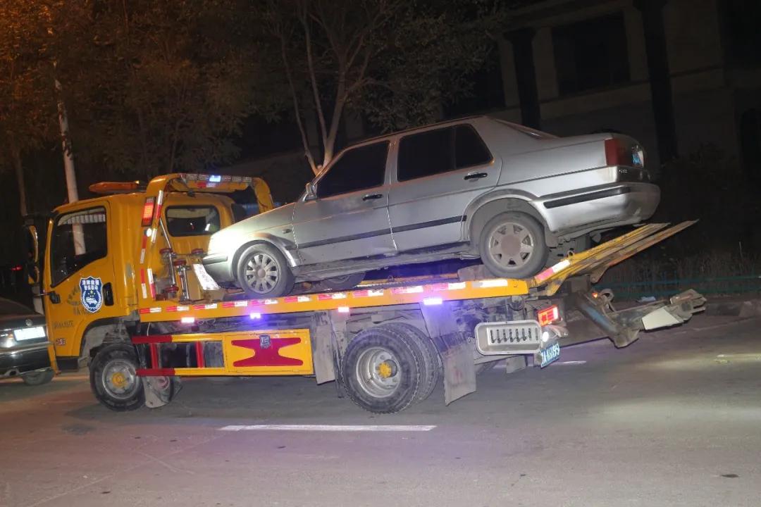 占用消防通道的车主应该怎么处罚,占用消防通道的私家车被拖走