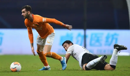 武汉卓尔点球,卓尔禁区内手球