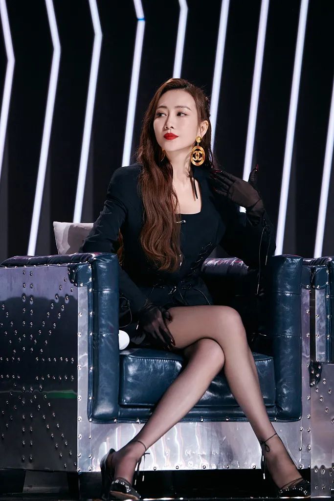 杨幂的腿弯什么原因,杨幂的筷子腿为啥那么细