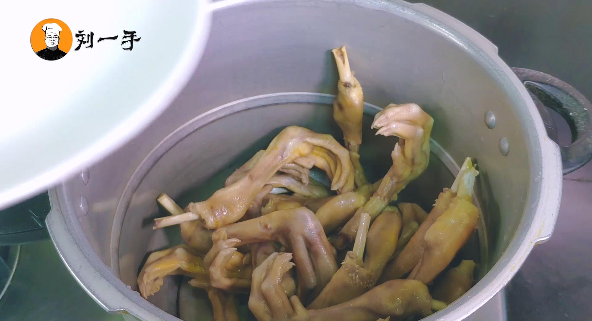潮汕卤水鹅掌配方,美食教程卤水鹅掌翼的美味做法