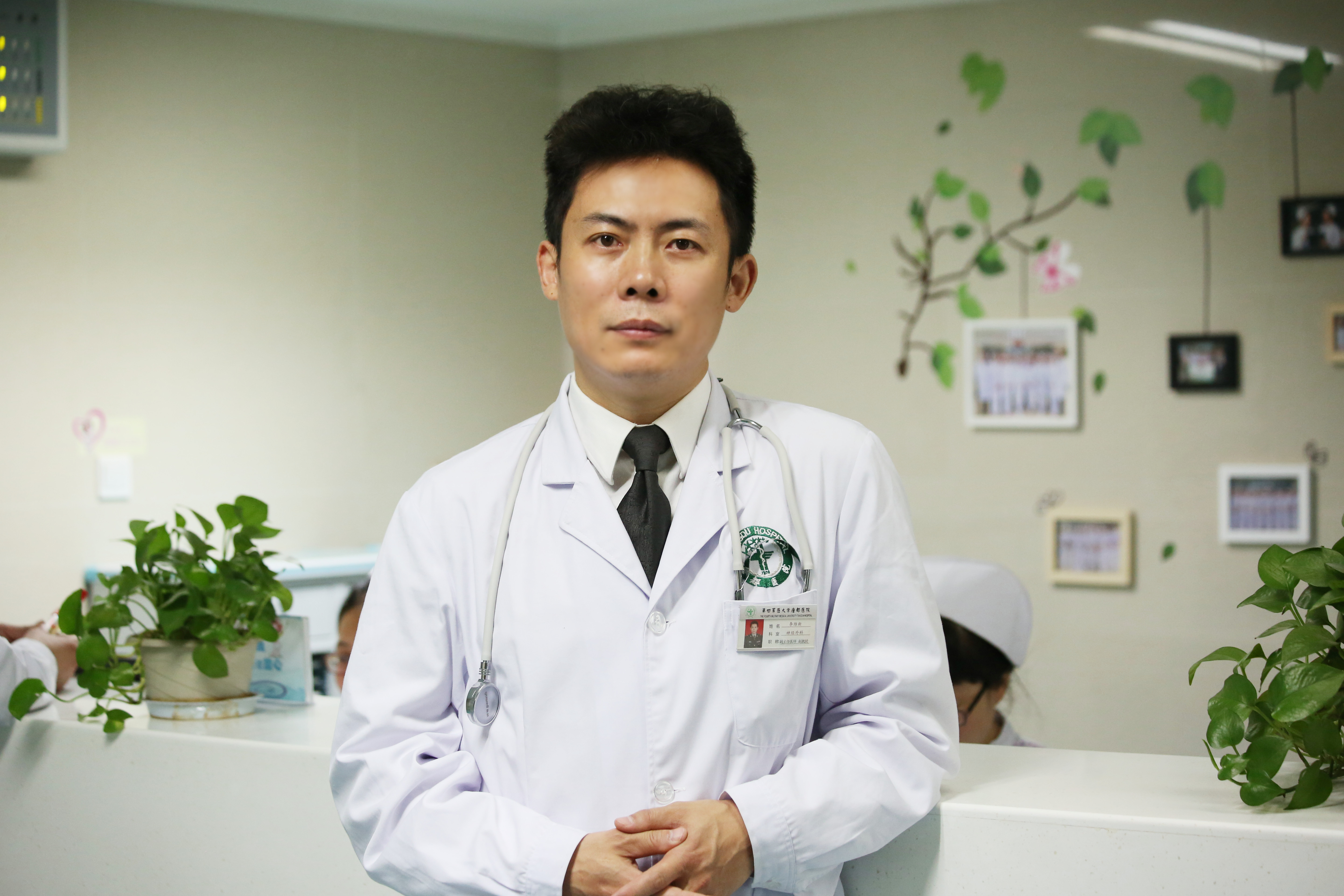 腰椎间盘突出膨出脱出哪个严重,腰椎4-5节膨出突出脱出保守治疗