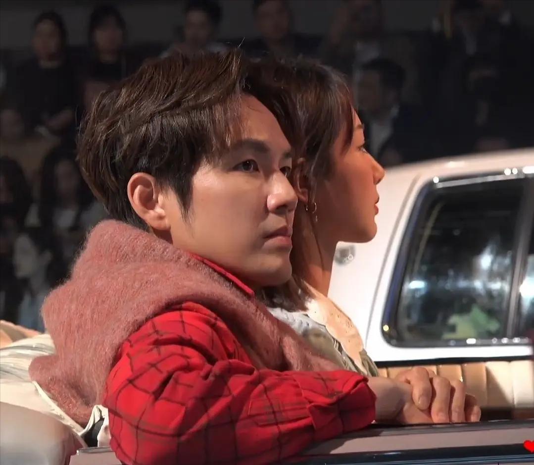 coach大秀杨紫和小男孩合影,coach新款杨紫