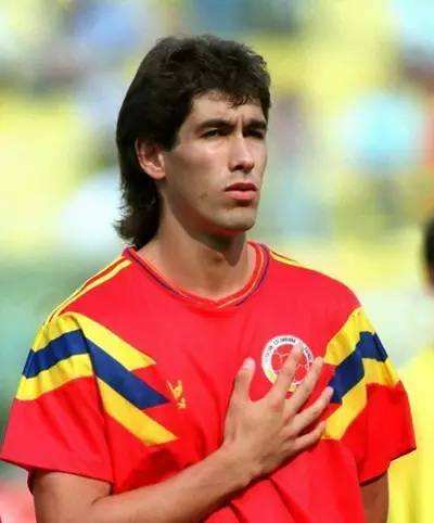 梅西千场数据碾压c罗,梅西17次击败c罗