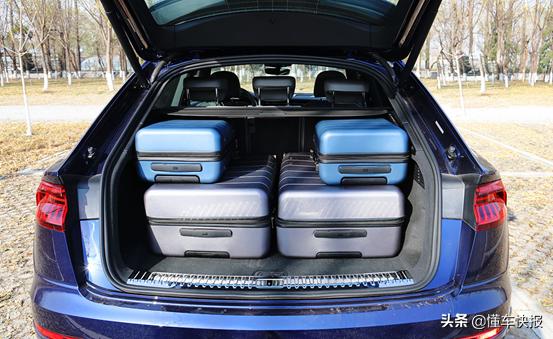 奥迪q855tfsi臻选动感型试驾,沉浸式体验24款奥迪q8臻选动感型