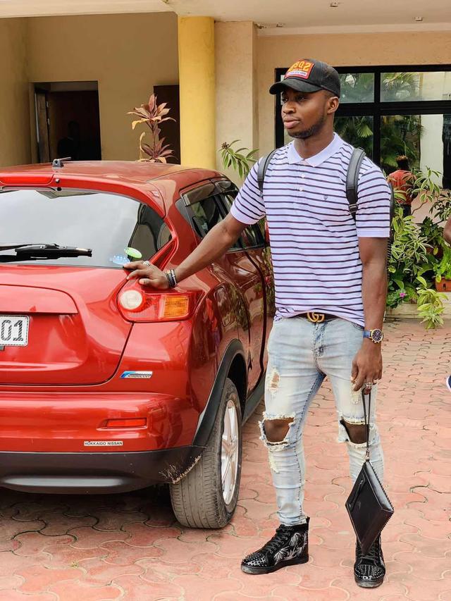 揭秘陕足“新狼王”奥斯卡：赛场上的铁血锋霸，生活中的侠骨柔肠