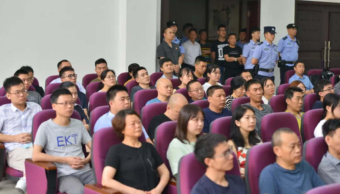 杀害狱警刘彦的凶手被执行死刑,刑满释放杀狱警刺伤法官案