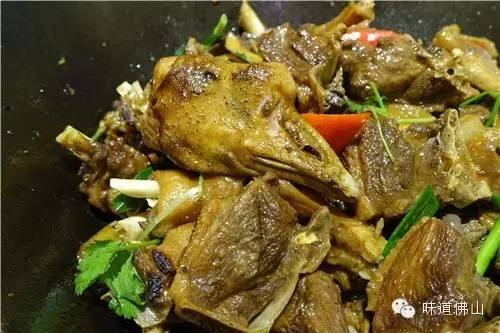 这家老字号食鹅专门店在南海街知巷闻，招牌干逼鹅只需138元锅！