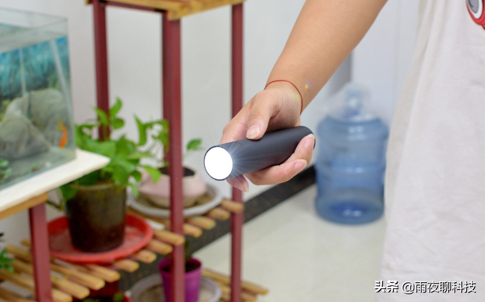 小米生态链强光手电筒,小米超亮手电筒