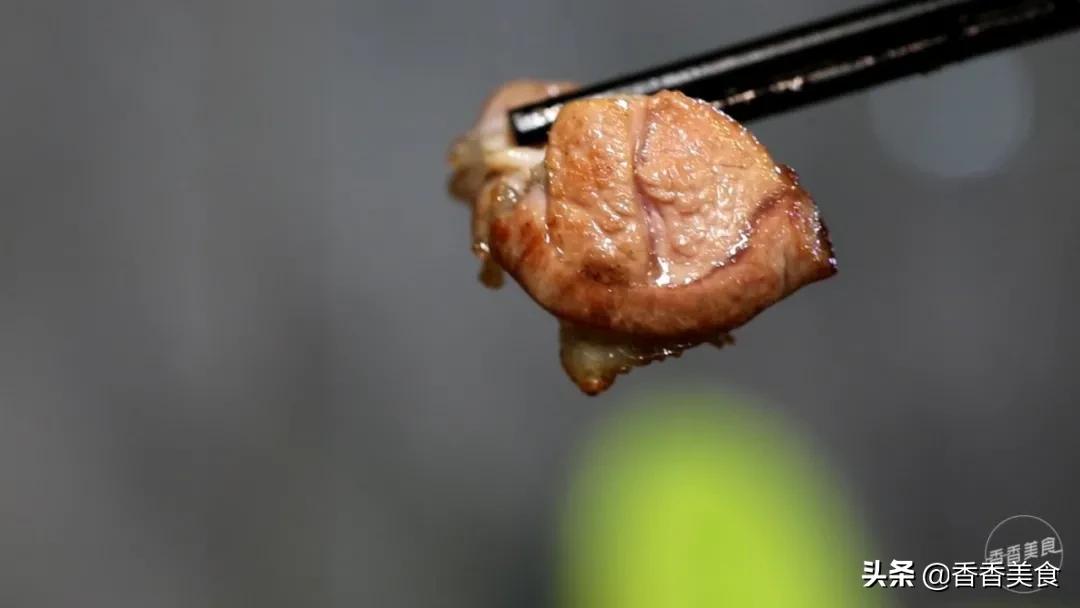 人山人海来吃肉，大哥小弟都说香