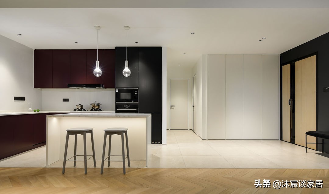 看完她的新家，才知生活可以如此有品质，室内极简大方且随性美好