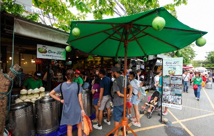 逛曼谷火车头夜市芒果西施,逛曼谷百丽宫美食中心